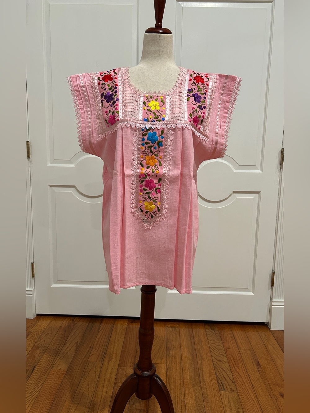 Mexican blouse Hand Embroidered, Artisan Top, Boho, Hippie, Handmade.